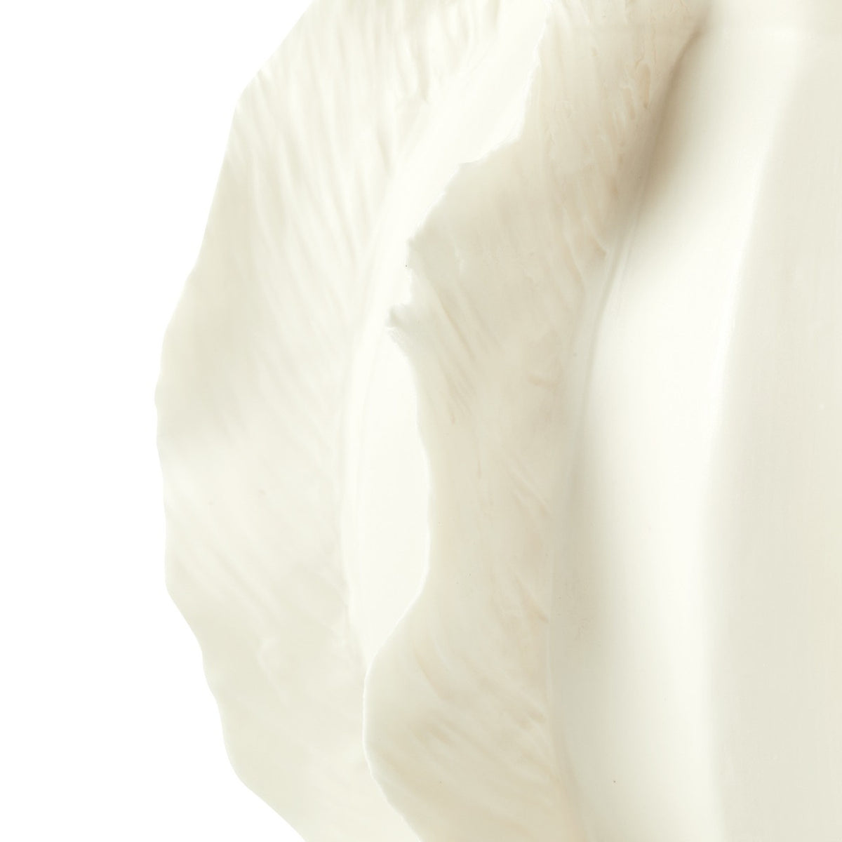 Vase bas à fleurs printanières