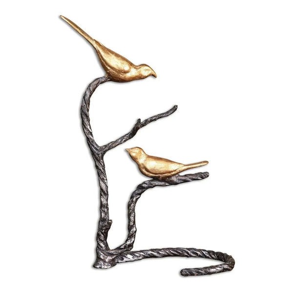 Sculpture d'oiseaux sur une branche