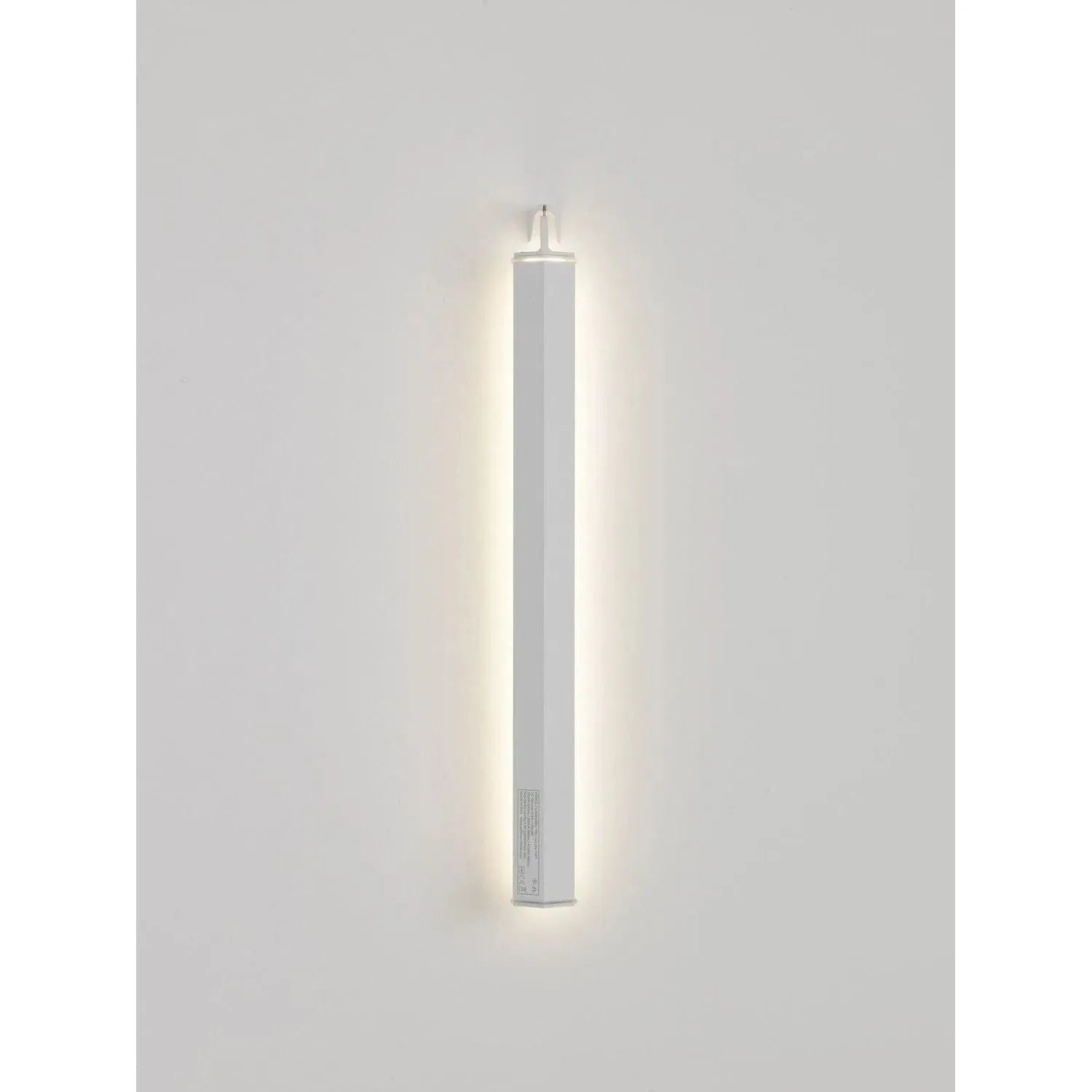 Zafferano America - Pencil LED Cordless Vertical Wall Sconce - LD0800-VW-B3 | Montreal Lighting & Hardware