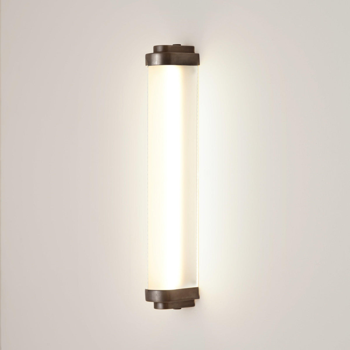 Davey Lighting - Cabin LED Wall Light - US-DP7218/40/BR/WE | Montreal Lighting & Hardware