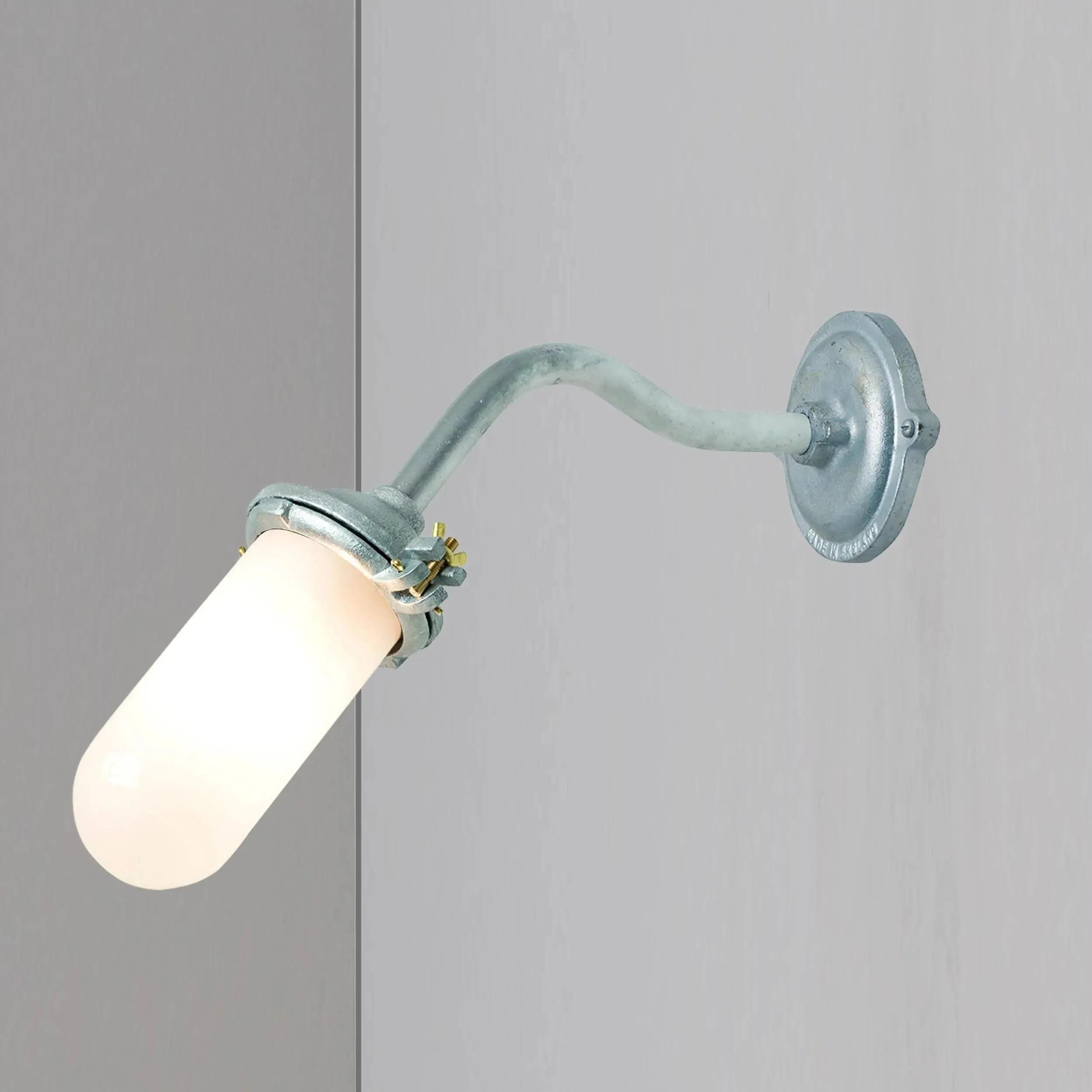 Davey Lighting - Exterior Bracket Light, Canted, Round 7684 - US-DP7684/GA/060F/C | Montreal Lighting & Hardware