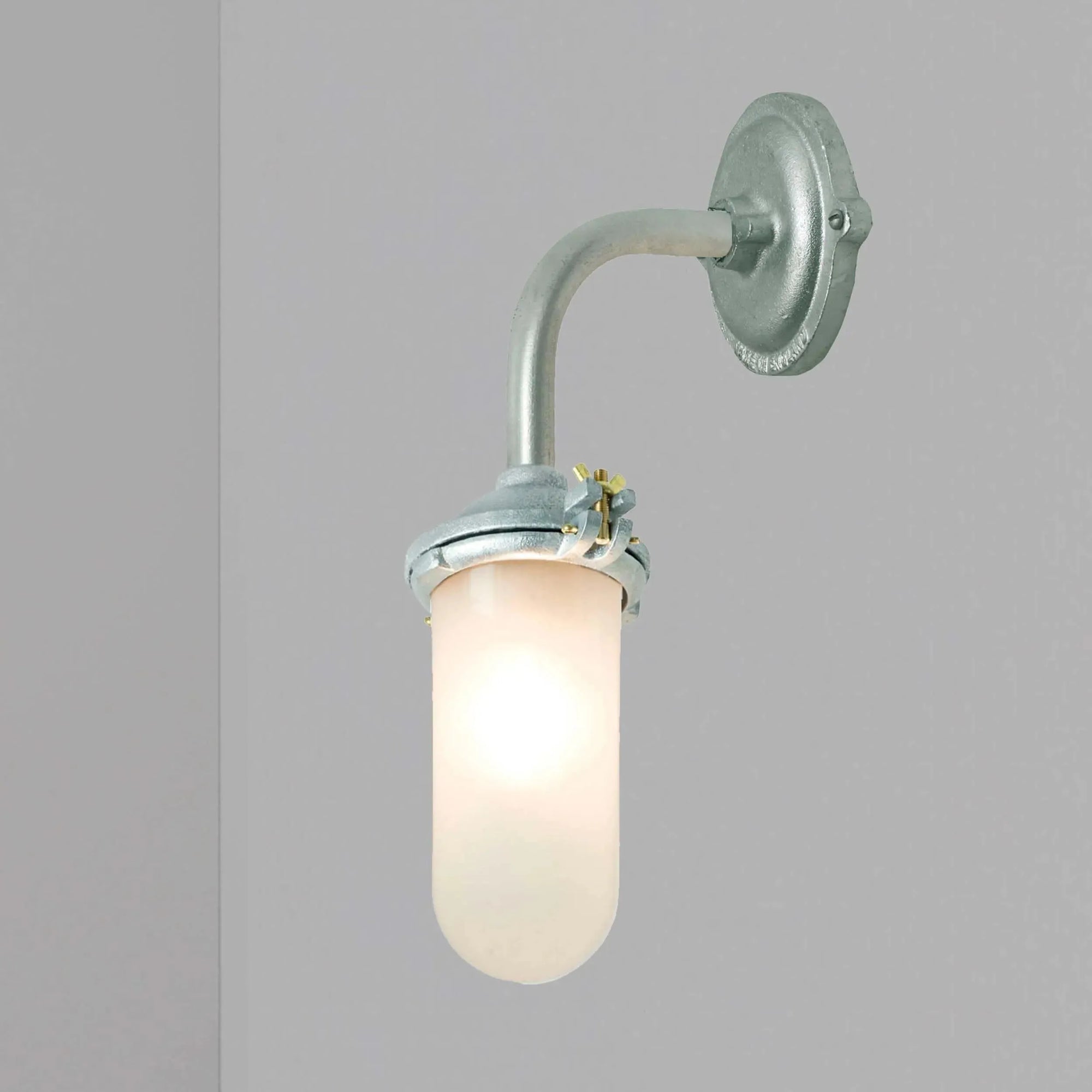 Davey Lighting - Exterior Bracket Light, Right Angle, Round 7684 - US-DP7684/GA/060C/A | Montreal Lighting & Hardware