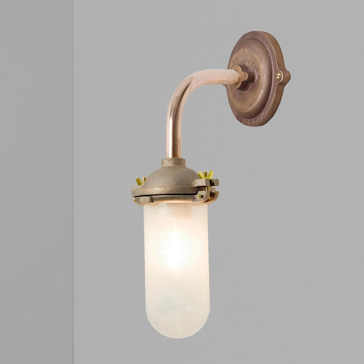 Davey Lighting - Exterior Bracket Light, Right Angle, Round 7684 - US-DP7684/GM/060F/A | Montreal Lighting & Hardware