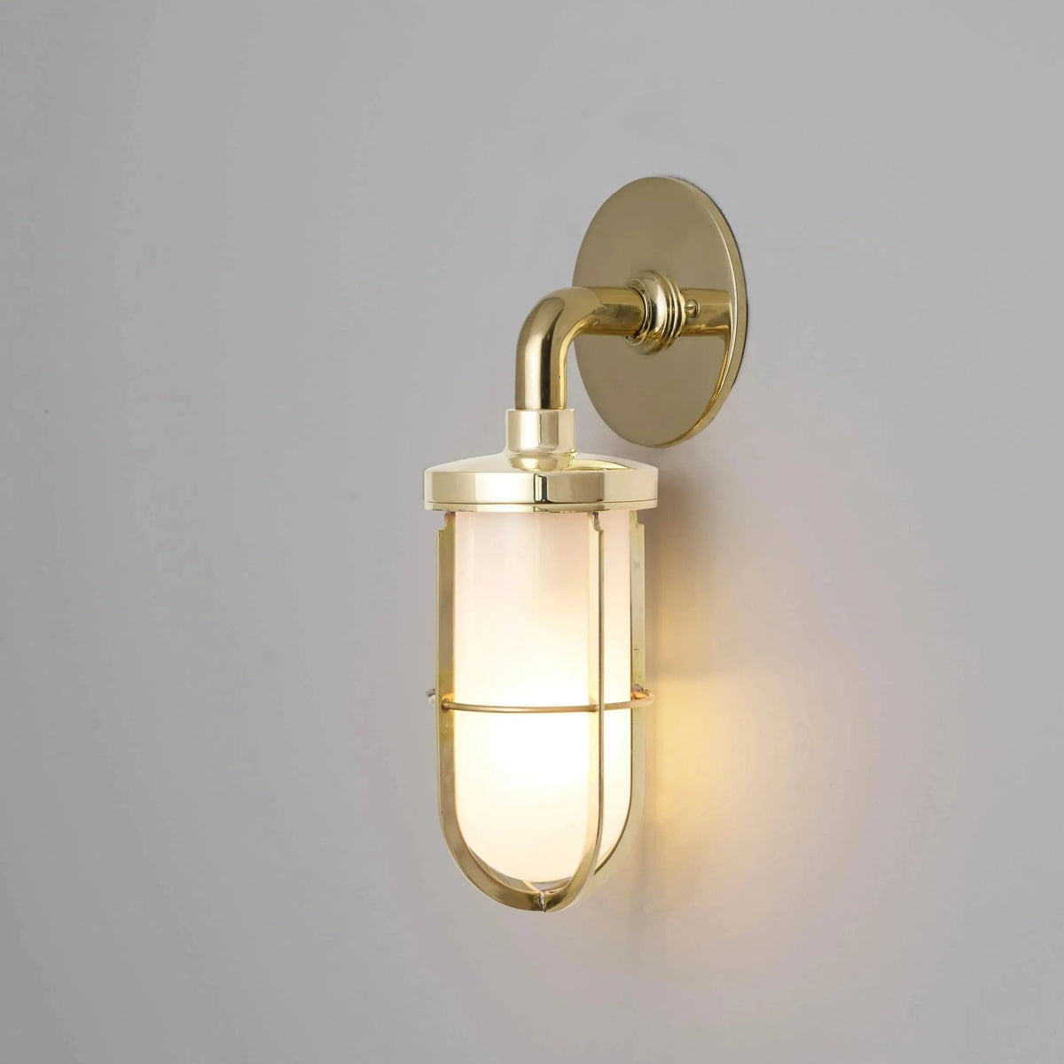 Davey Lighting - Weatherproof Ship's Well Glass Light 7207 - US-DP7207/BR/FR | Montreal Lighting & Hardware