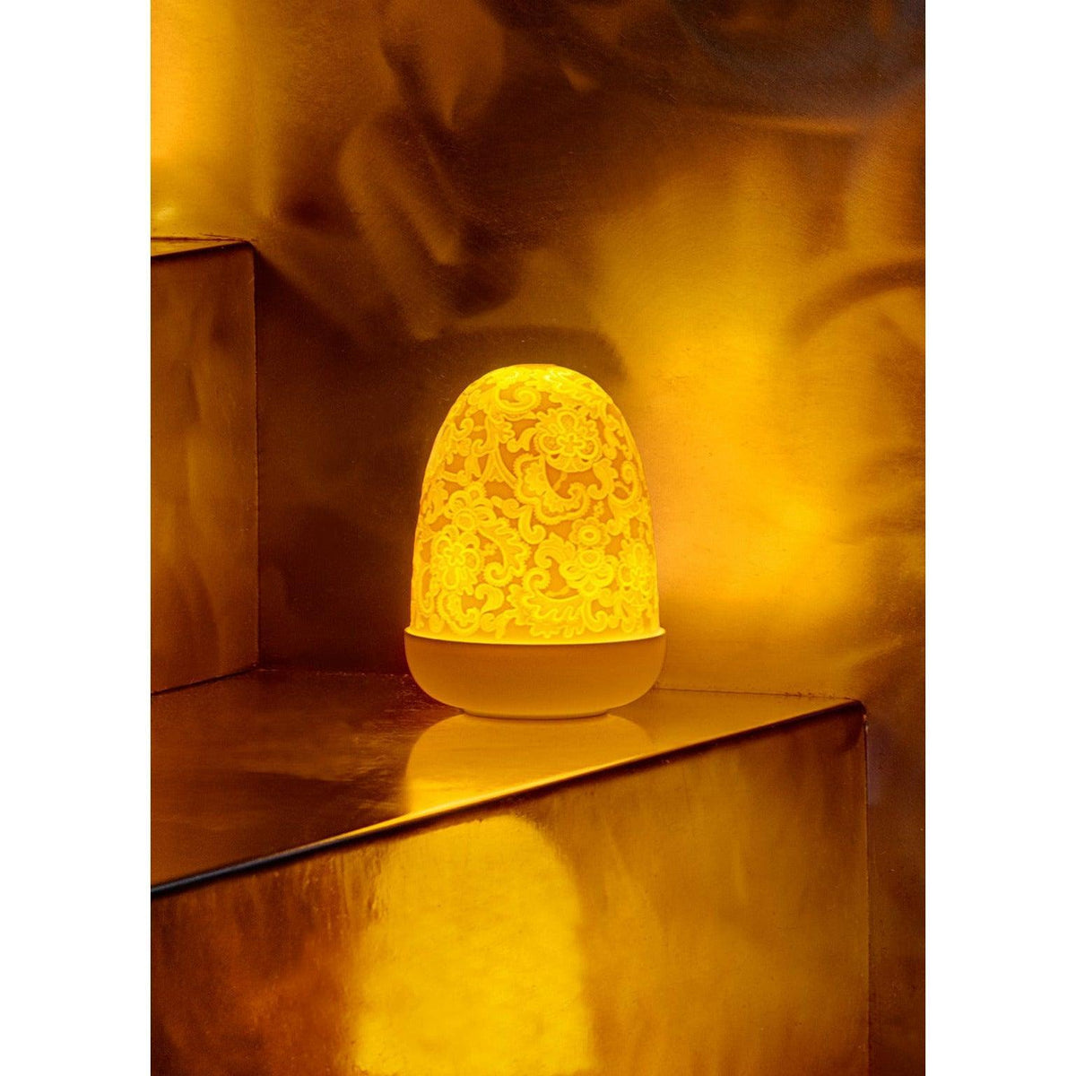 Lladro - Lace Dome Table Lamp - 01023890 | Montreal Lighting & Hardware
