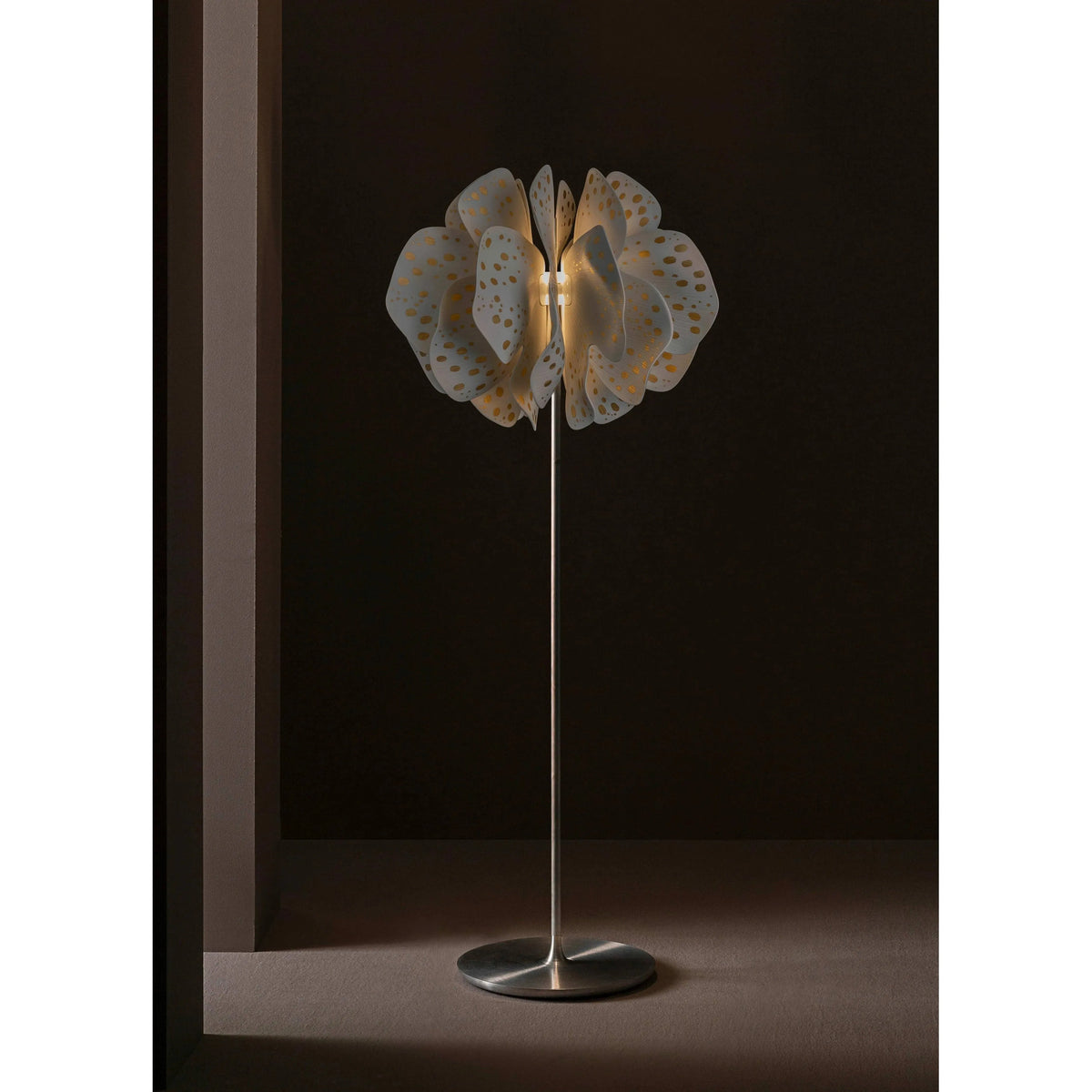 Lladro - Nightbloom Floor Lamp - 01023981 | Montreal Lighting & Hardware