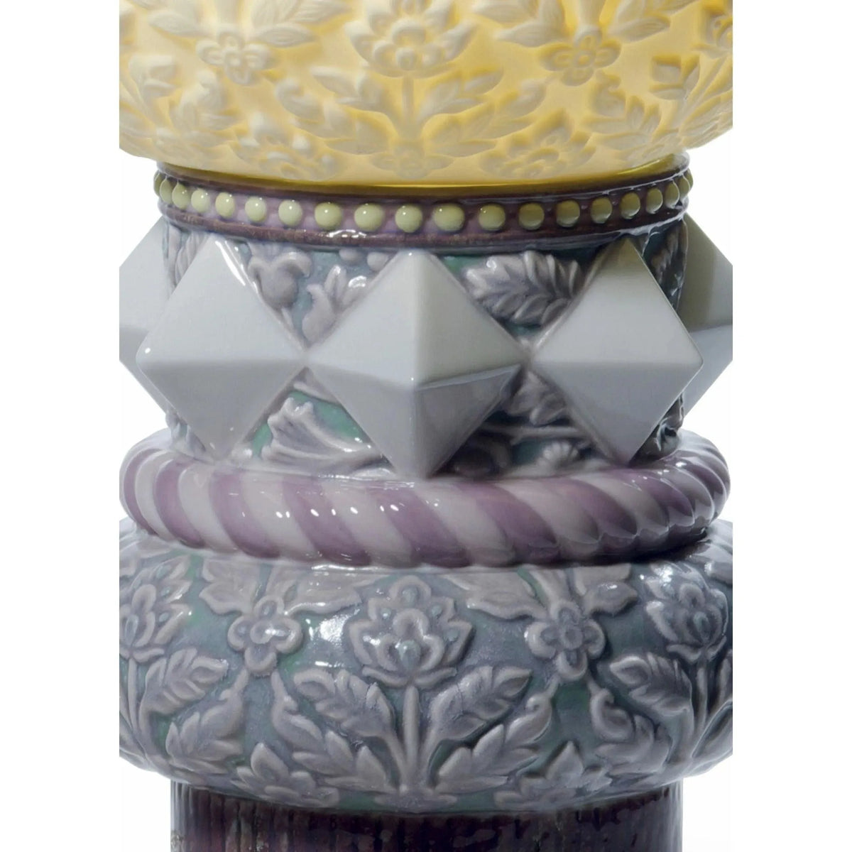 Lladro - Peacock Table Lamp - 01009016 | Montreal Lighting & Hardware